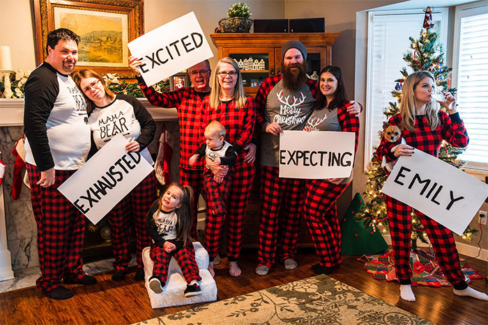 50 Times People Greeted Christmas With A Sense Of Humor