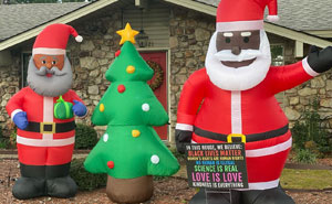 Este hombre decidió decorar su jardín con un Papá Noel negro, y recibió una carta de un vecino racista