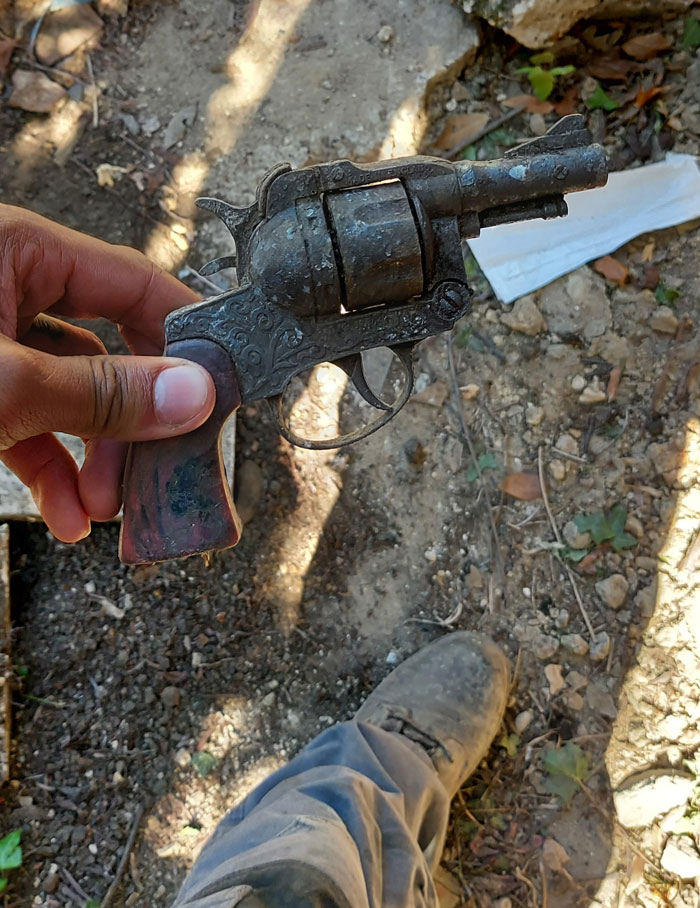 Found A S-Agent 1960 Cap Gun While Digging A Hole For A Fence Post