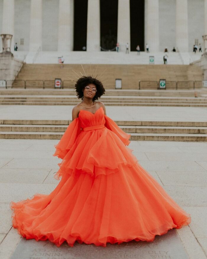 18-Year-Old High School Graduate Wears Her Prom Dress To A Tourist Spot, Gets An Impromptu Photoshoot
