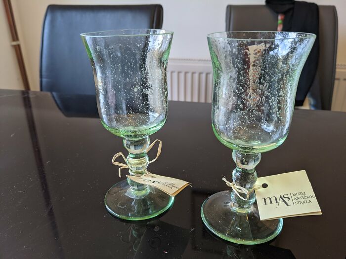 Guy Can’t Replace Wife’s Exclusive Broken Glassware Bought Abroad, Good Samaritans On Twitter Make It Happen