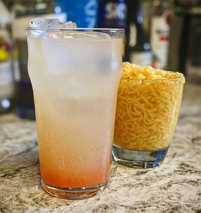 Put The Ramen In A Bowl Ffs! (Found This On Instagram, Served In A Bar, Hope It Belongs Here)