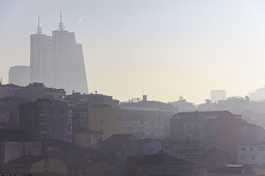 Such Eerie Fogs, That Turns Every City Into A Plot Of A Hollywood Movie, Make Istanbul Extraordinary.