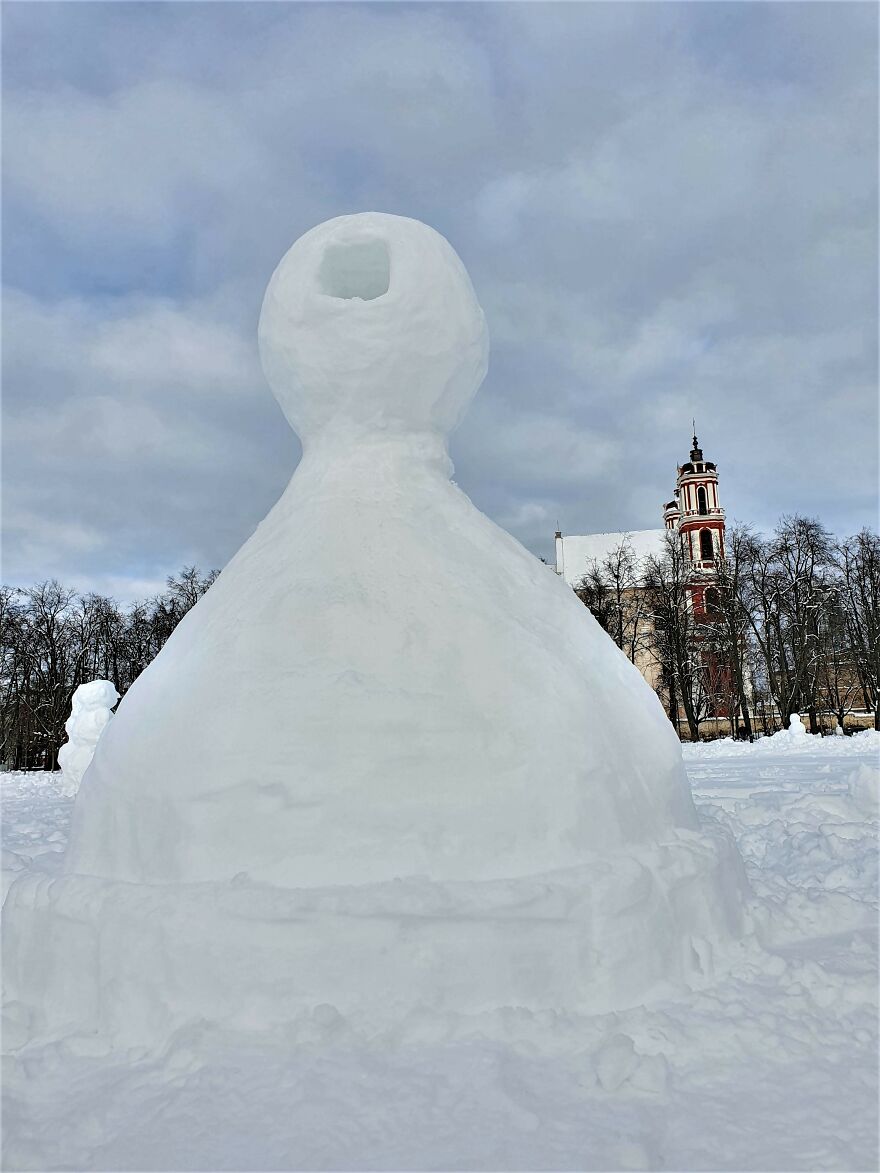 35 Mind-Blowing Photos Of Snow Sculptures In Lithuania, From Octopuses To A Human-Size Pikachu