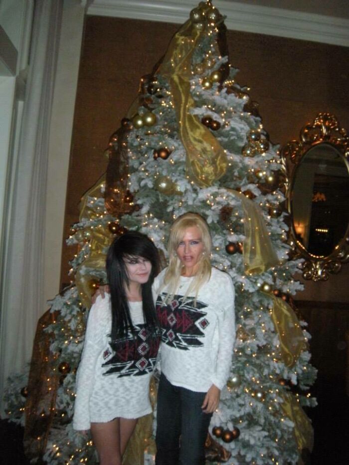 Mi madre y yo en Navidad... alrededor de 2010