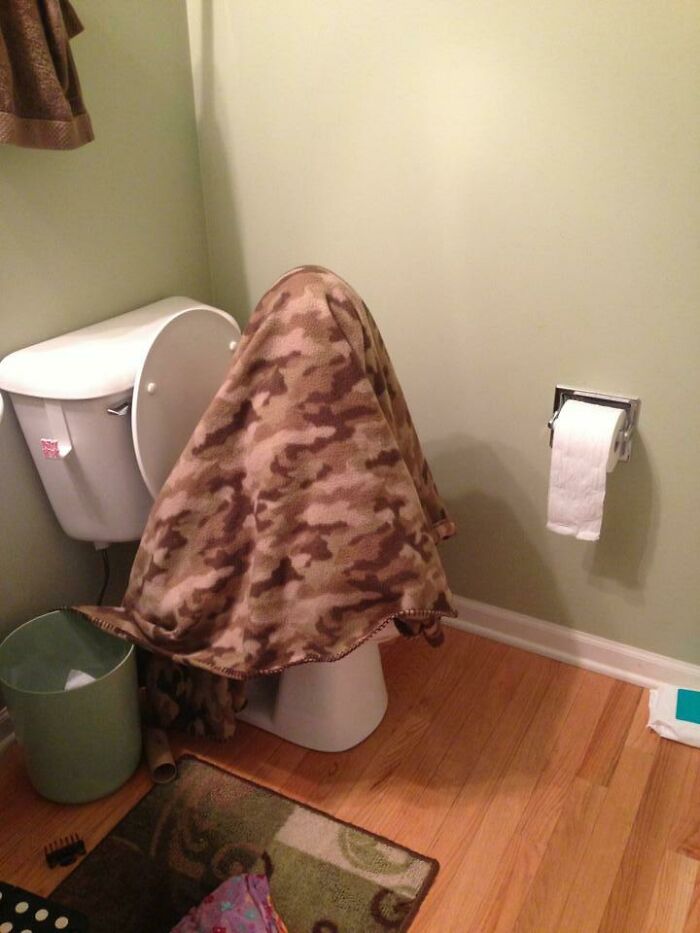 My Friend Is Potty Training Her Kid. This Is How She Poops When She's Cold