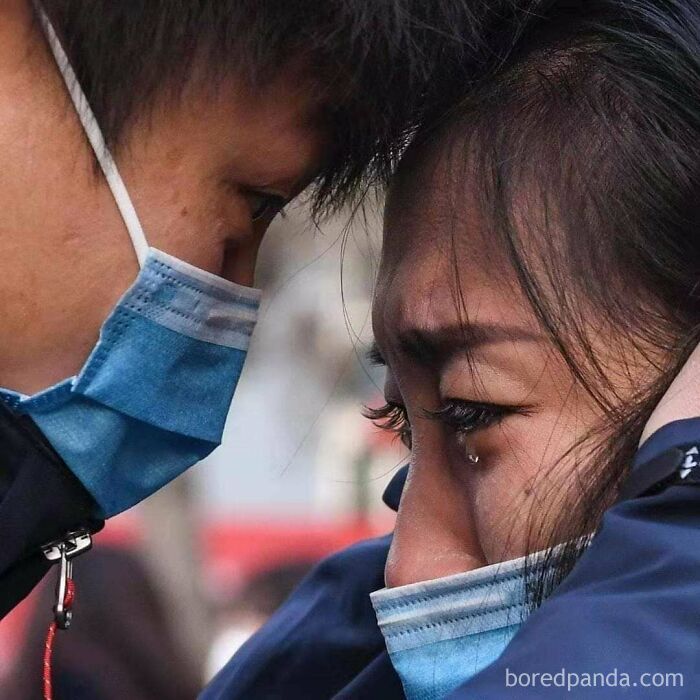 Chinese Doctor Says Goodbye To His Wife Before Going To Wuhan To Help Treat Coronavirus Patients