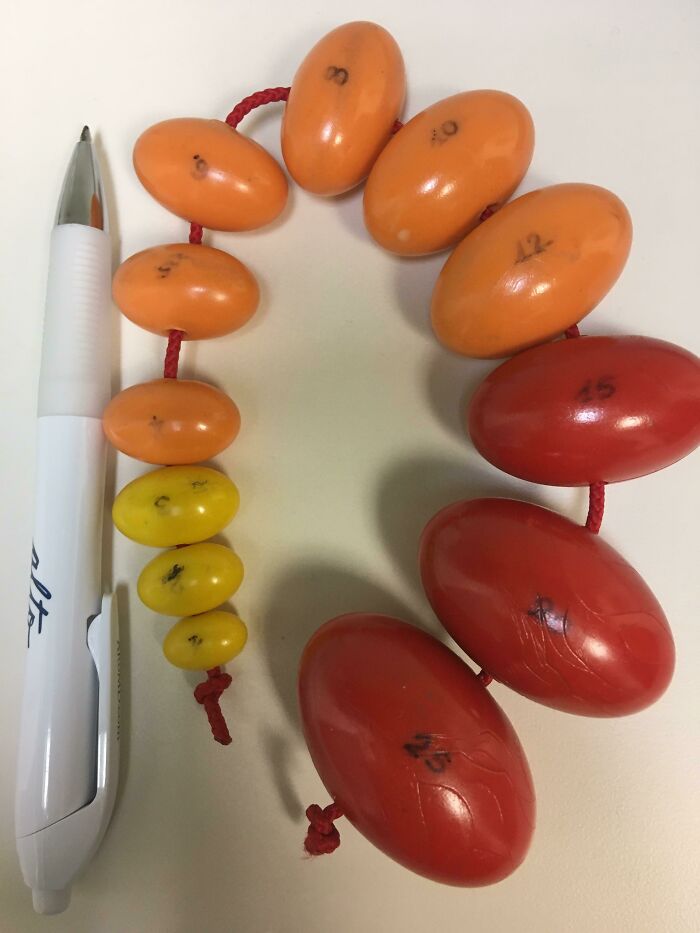 Found On Counter In Medical Exam Room: String Of Plastic Numbered Oval Beads. My Own Doc Had No Idea. Pen For Scale