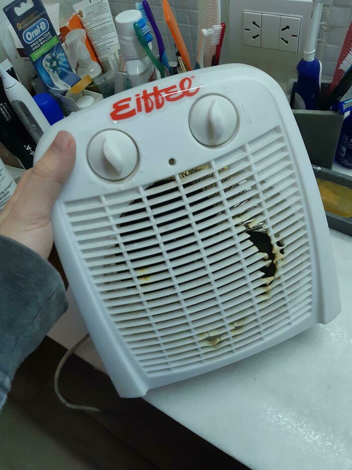 Cuando pones a tope este calefactor, derrite el plástico de su carcasa