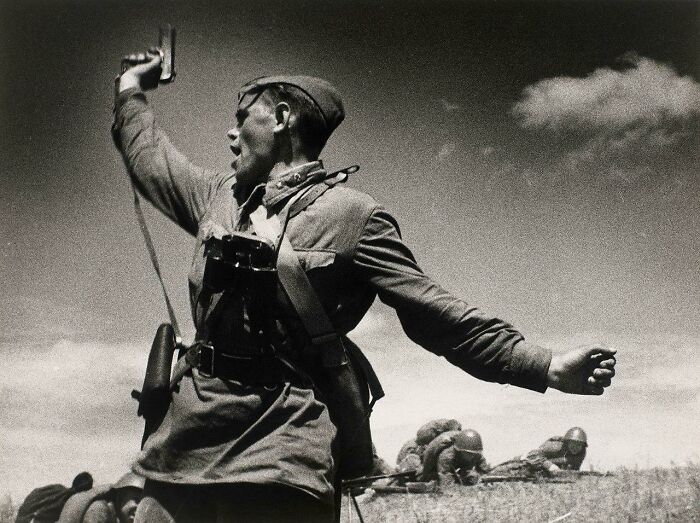 "Kombat" Heroic Image Of A Soviet Political Commissar Of The 220th Infantry Regiment Calling Soldiers To An Assault, Eastern Front, In Soviet Ukraine, 12 July 1942. It Has Been Said That The Subject Of This Photo Died Minutes After It Was Taken