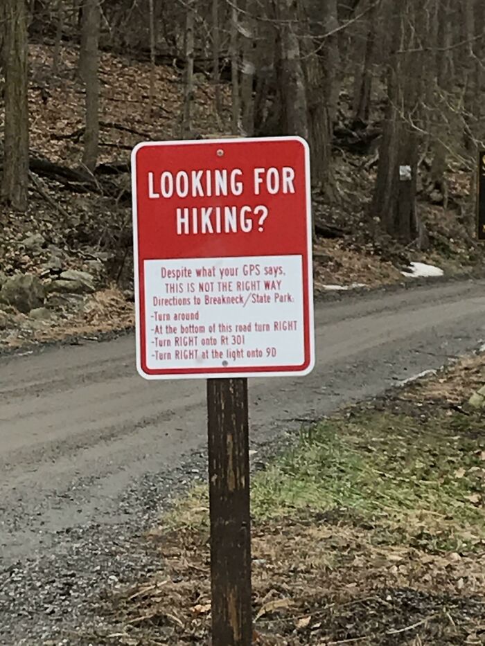 Google Maps Gives The Wrong Directions, But Someone Made This Sign To Help Hikers Find The Trail Head
