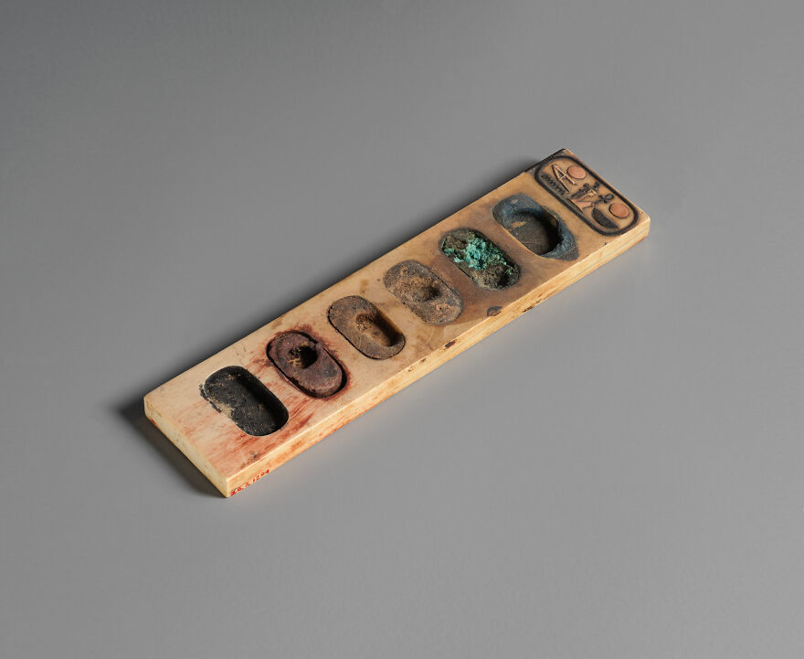 This 3,400-Year-Old Painting Palette With Remnants Of Pigments From Ancient Egypt Has Fascinated The Internet