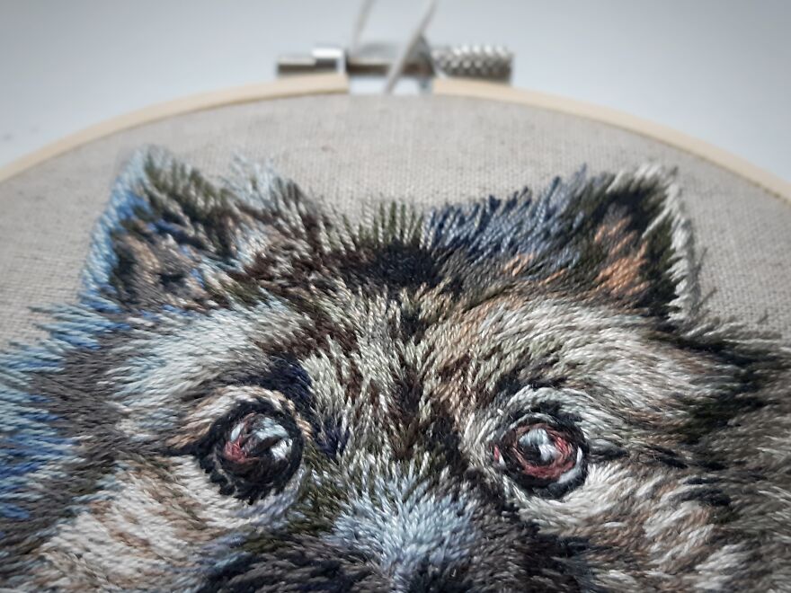 I Made My First Pet Embroidery Of Our Family Dog Who Passed Away For My Mom In 2018, Now I Make Them Professionally