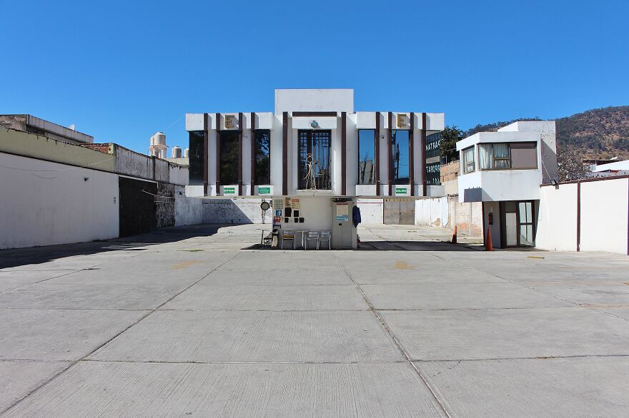 I Took Photos Of Beautiful Ignored Modern Mexican Buildings