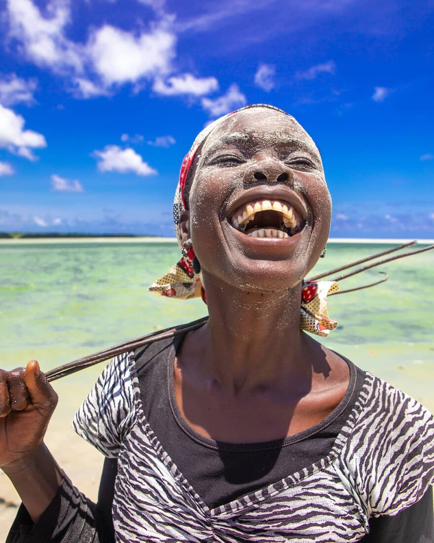 Fotógrafo mostra a realidade de Moçambique, gente que não sabe o que é tristeza