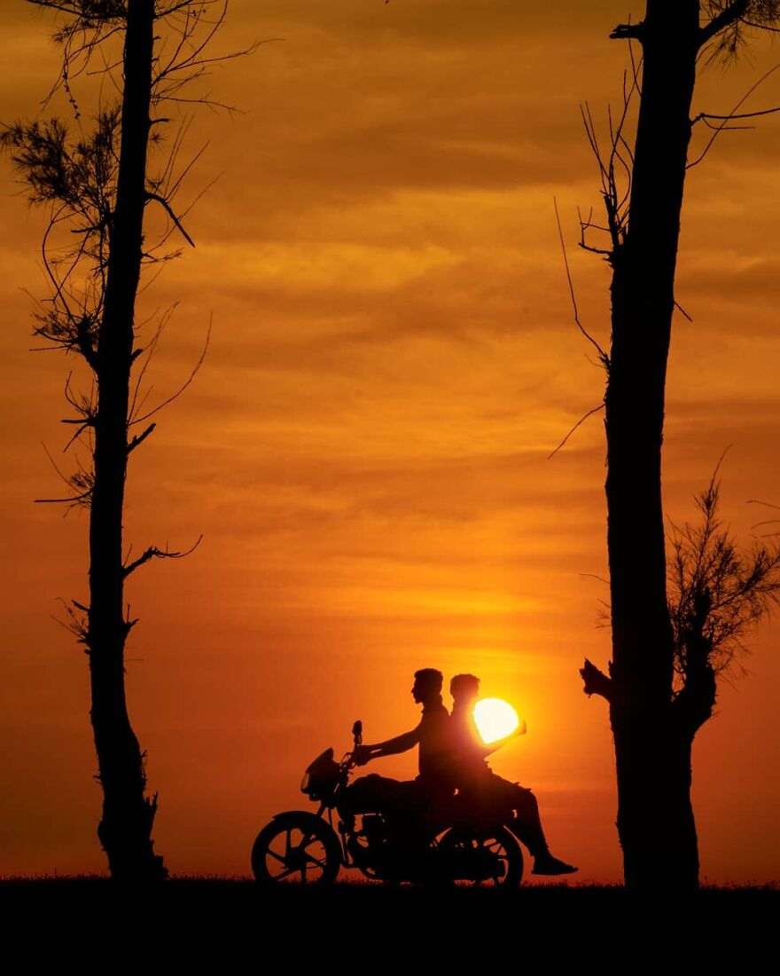 Sunset-from-different-perspective-by-19-year-old-from-India-5ff5cafc07d62__880.jpg