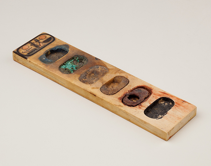 This 3,400-Year-Old Painting Palette With Remnants Of Pigments From Ancient Egypt Has Fascinated The Internet
