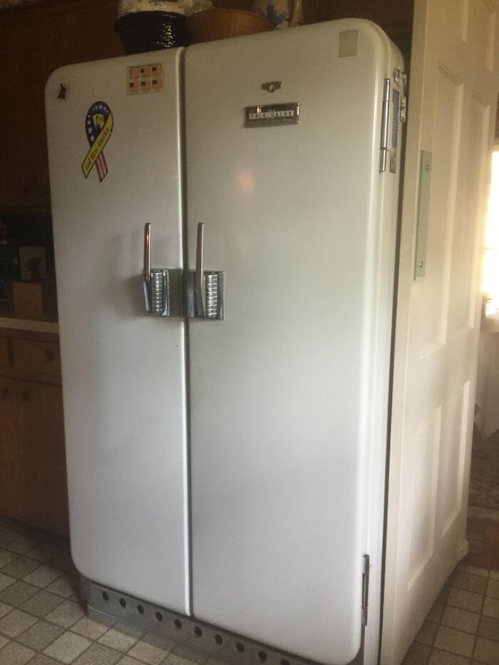 Grandmother Still Has Her WWII Frigidaire Refrigerator, Still Works Without A Hitch!