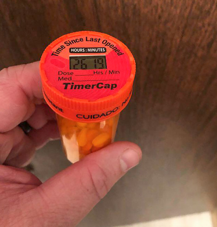 A Pill Bottle That Keeps Track Of When It Was Last Opened