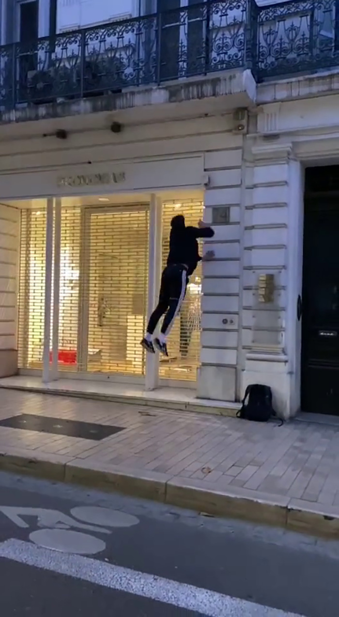 French Freerunners Are Using Parkour As An Eco-Friendly Gesture to Fight Light Pollution