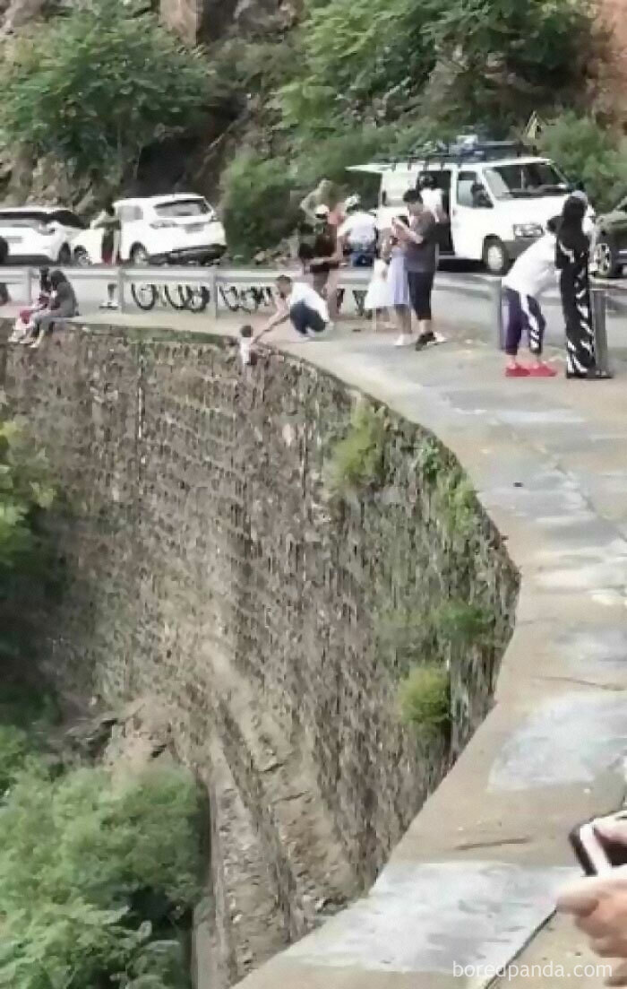 Parents In China Drag Their Child On Edge Of Hill Just To Take Photos