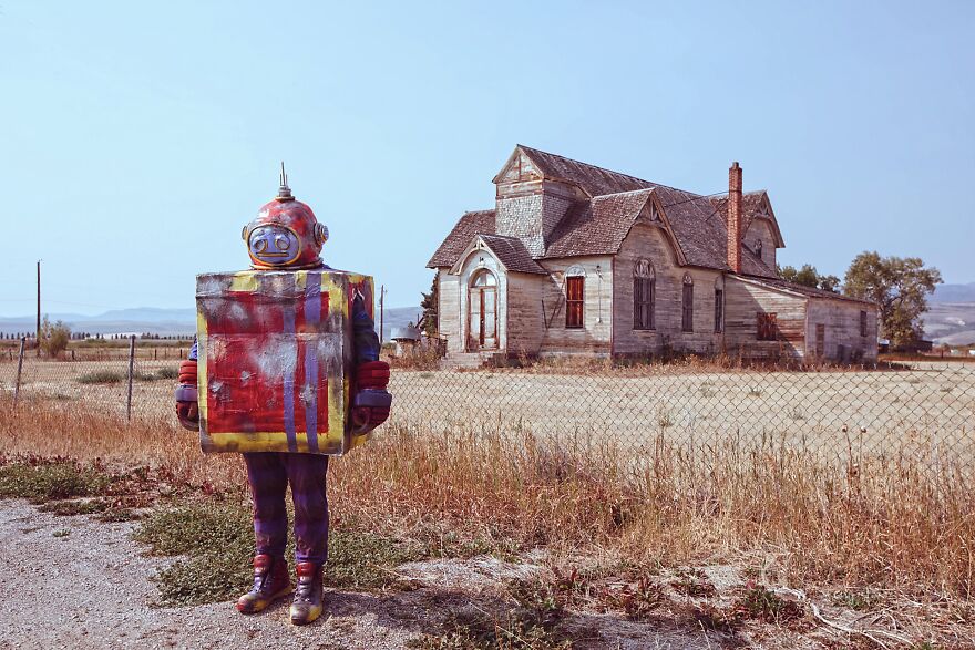 A Forgotten Toy Robot Searches For Their Home