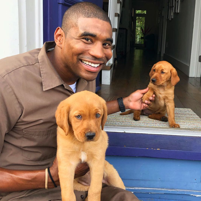 UPS Driver Posts The Adorable Dogs He Meets On Routes And The Internet Is Here For It (30 New Pics)