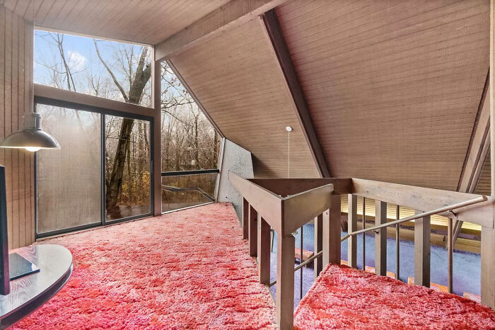 Couple Buys A ’70s Time-Capsule Carpeted Home For $161k, And The Internet Is Going Crazy Over It