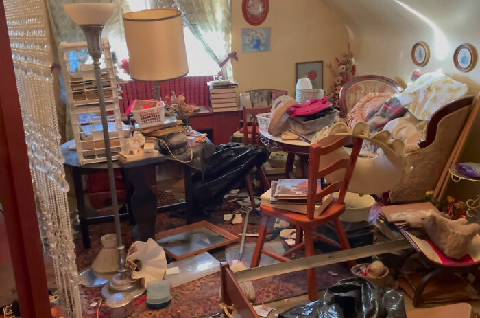 "This Was The Best Investment I Have Made": Late Piano Teacher's House Turns Out To Be A Hoarder House With 400K Worth Of Treasures
