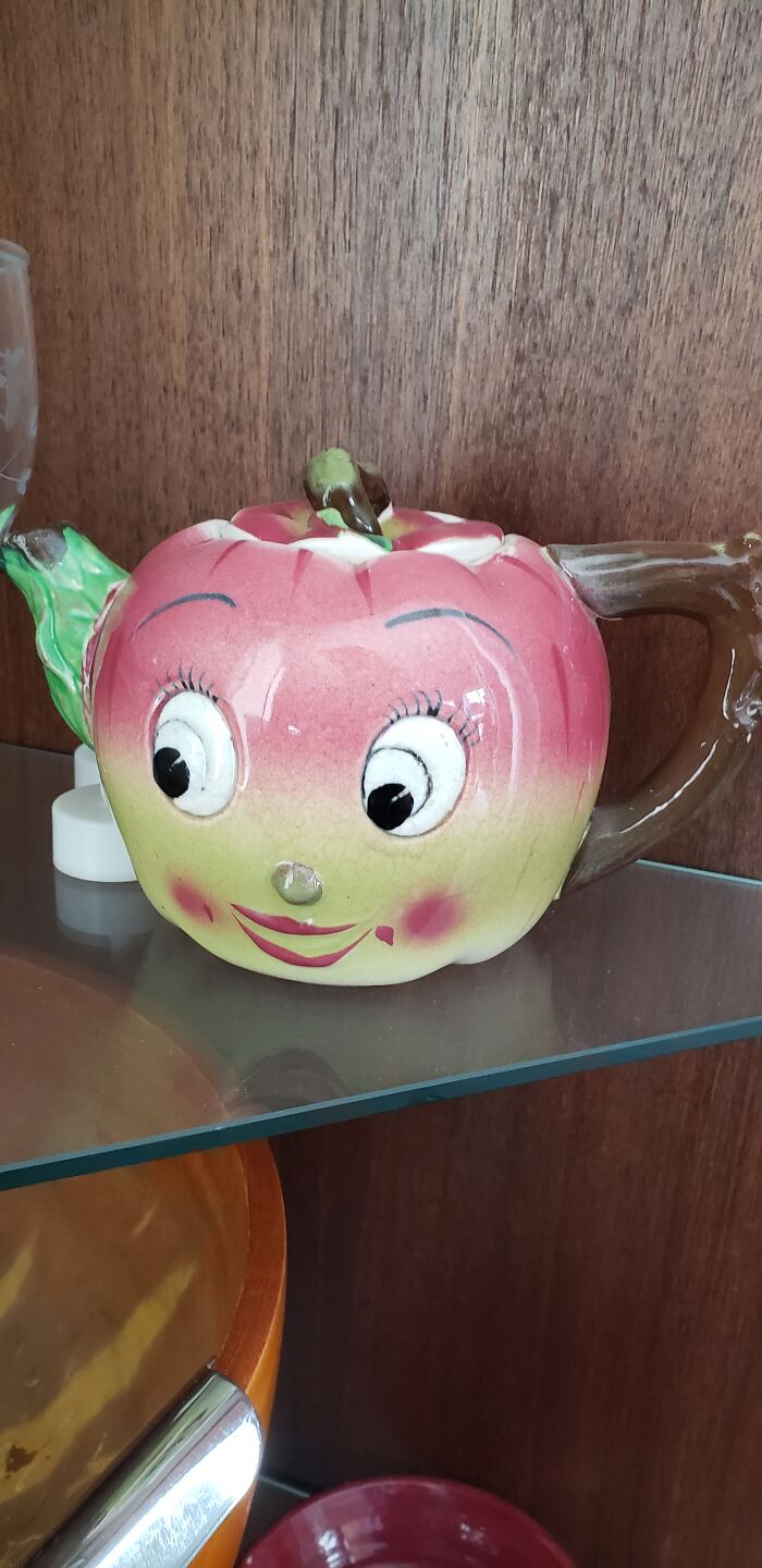 This Adorable Apple Teapot!