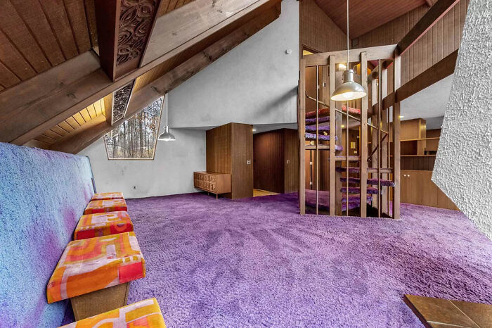 Couple Buys A ’70s Time-Capsule Carpeted Home For $161k, And The Internet Is Going Crazy Over It