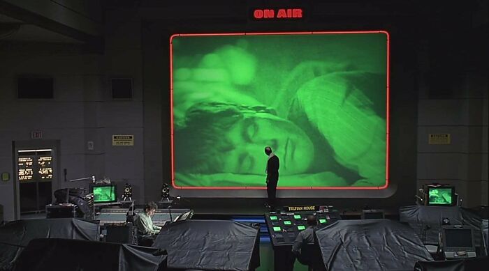 In The Truman Show (1999), The Man Playing The Piano While Truman Sleeps Is Composer Phillip Glass. He Created Some Of The Music For The Movie, Including The Piece He Is Playing