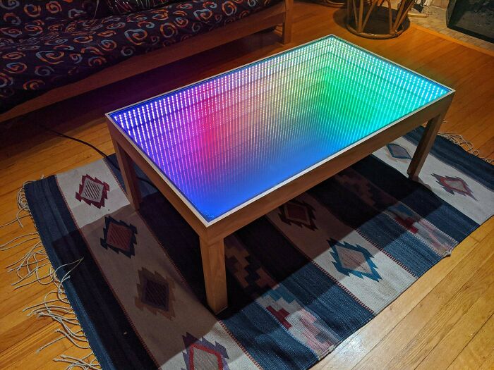 ¡He hecho una mesa de café con espejo infinito programable de 600 LEDs!