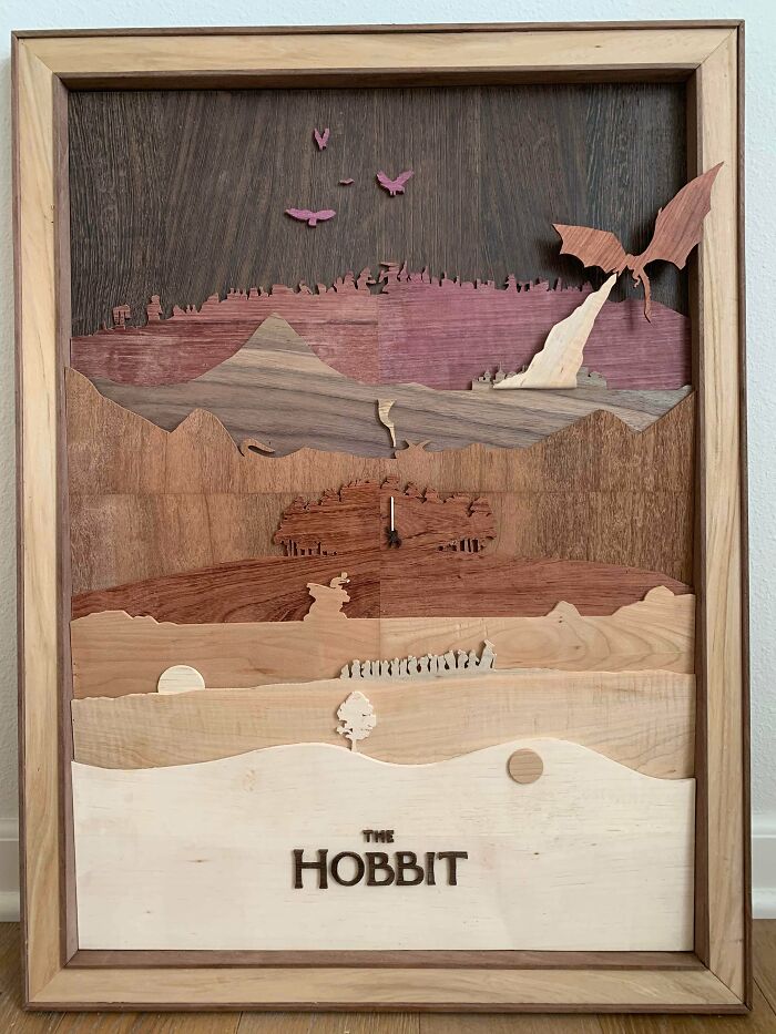 El Hobbit como un póster de película minimalista hecho con 8 maderas diferentes ¡Me voy de aventura!