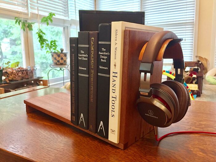 Made A Simple Desktop Bookshelf And Headphone Stand