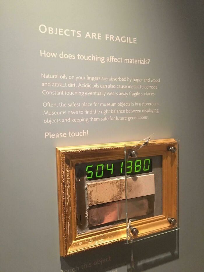 This Display In Ashmolean Museum Shows How Touching Artwork Affects Material
