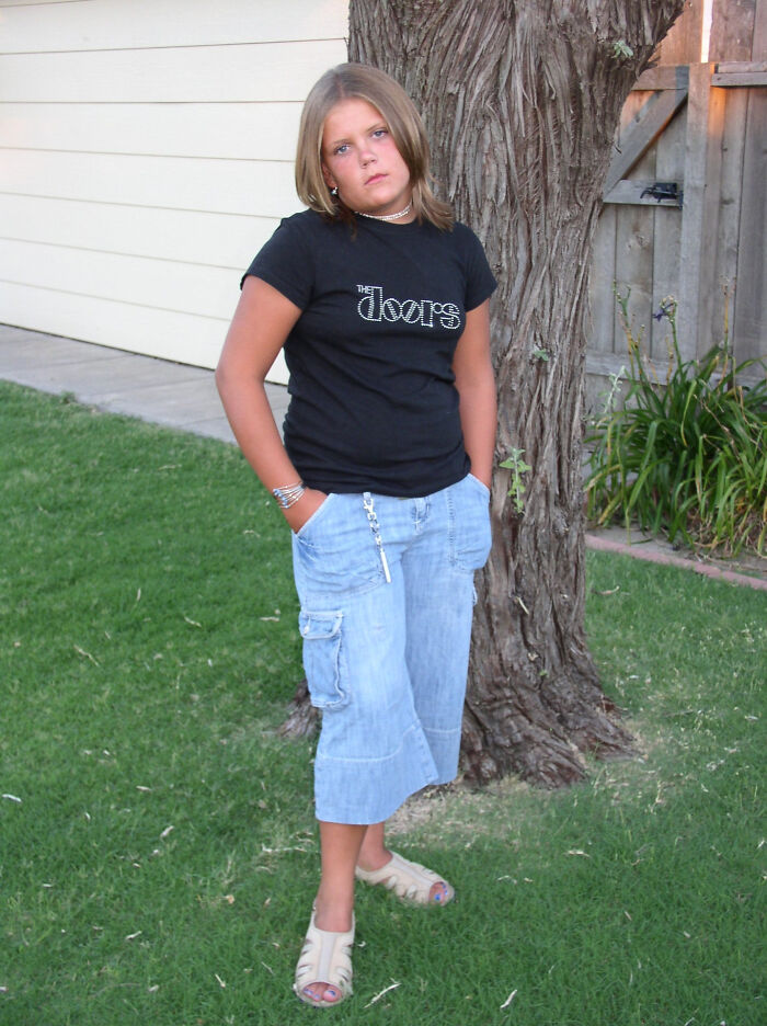 El año es 2006, mi padre encontró esta camisa genial en Walmart y estoy lista para ir al baile de la escuela secundaria