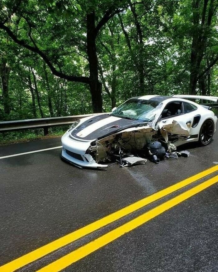 Wrecked Porsche Gt3rs