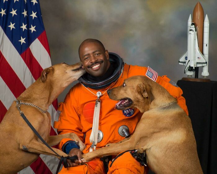 Астронавт НАСА в отставке, официальный портрет Лиланда Мелвина