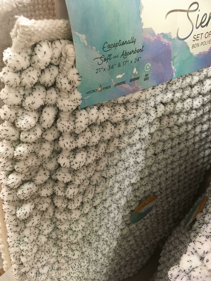 Esta alfombra que parece estar cubierta de hormigas/pulgas