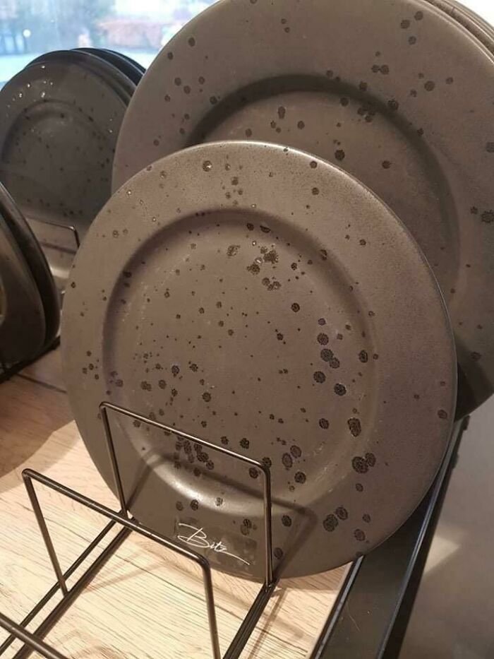 These Plates With A Glossy Splatter Effect That Will Always Look Wet/Dirty...