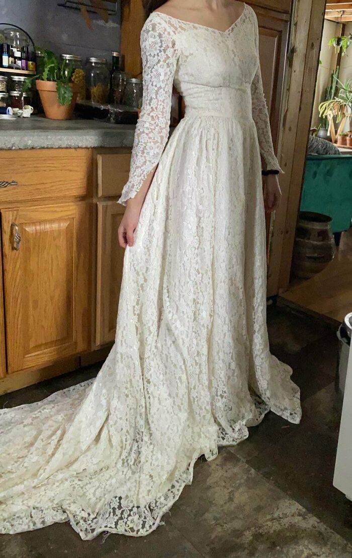  Un vestido de novia vintage de encaje por $40. Me casaré en julio y ¡encaja perfectamente!