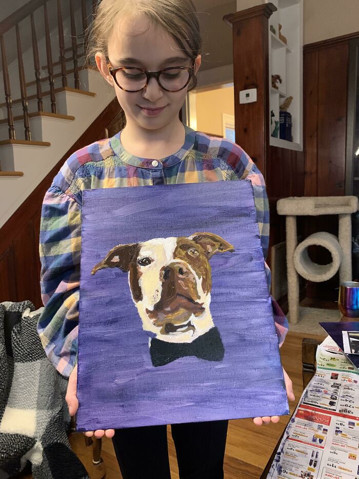 Mi hija de 8 años está pintando retratos de mascotas para recaudar dinero para el refugio de animales