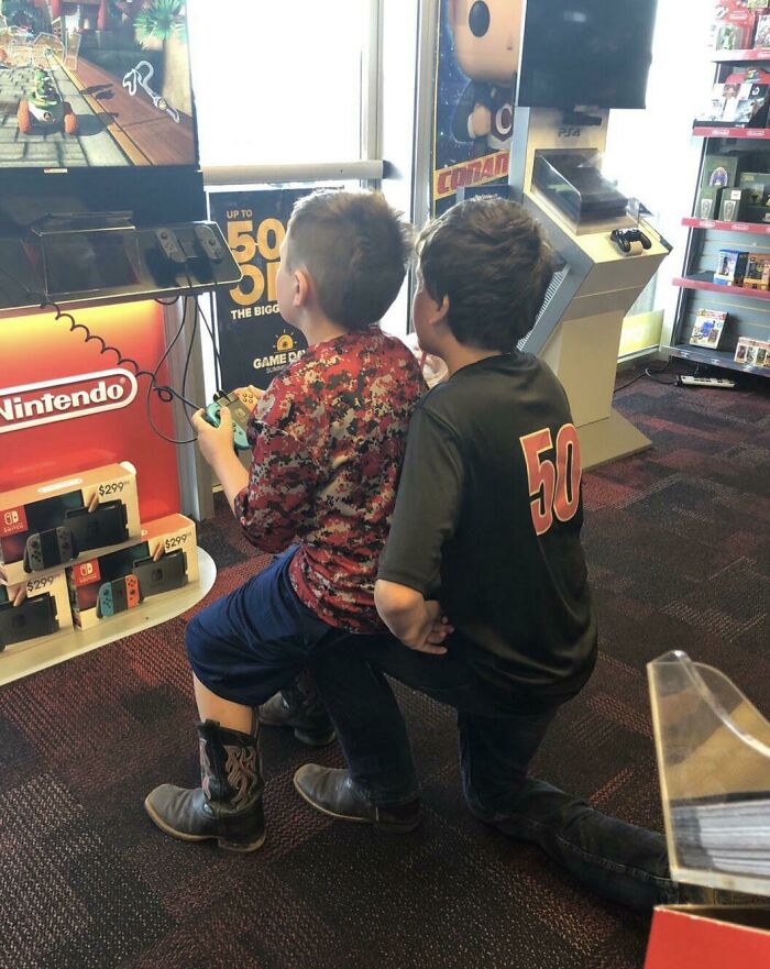 A Bro Helping His Little Bro Play The Switch