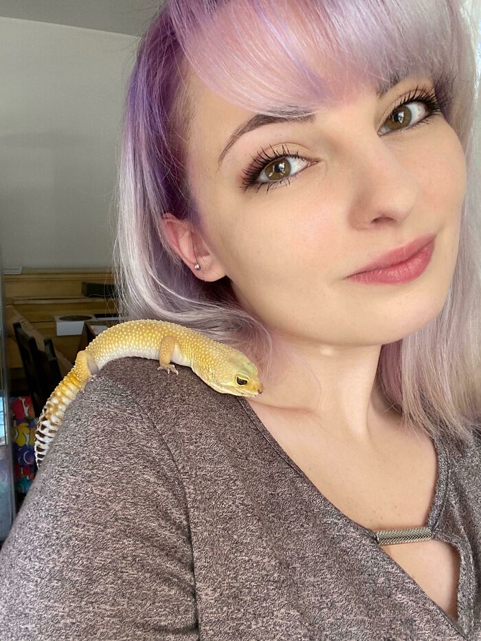 Are Shoulder Geckos Welcome? This Is Kathryn And She Likes To Hide In My Hair