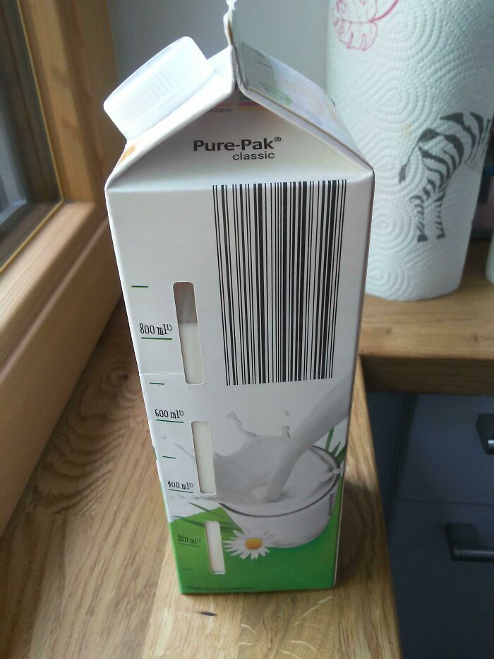 Esta botella de leche muestra la cantidad de leche que queda
