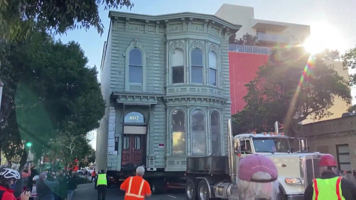 Guy Pays $400k To Have His $2.6M Victorian House Moved 7 Blocks In San Francisco