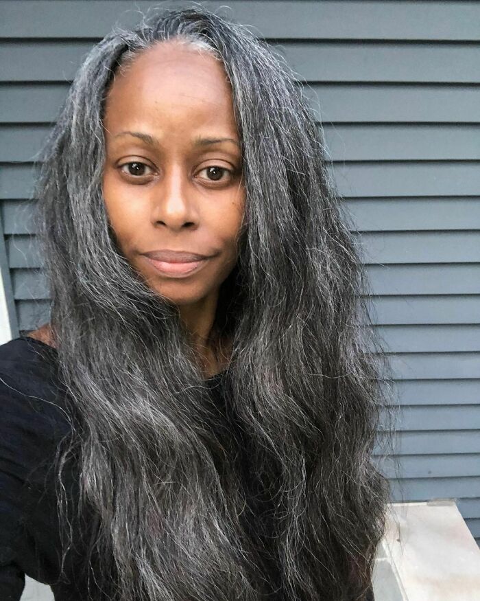 These 30 Women Who Ditched Dyeing Their Hair Look So Fabulous, They May Convince You To Do The Same (New Pics)