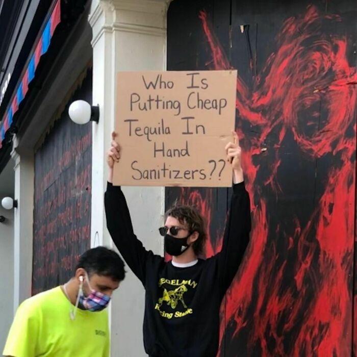 ‘Dude With Sign' Has 7.4 Million Followers For Protesting Annoying Everyday Things With Funny Signs (40 New Pics)