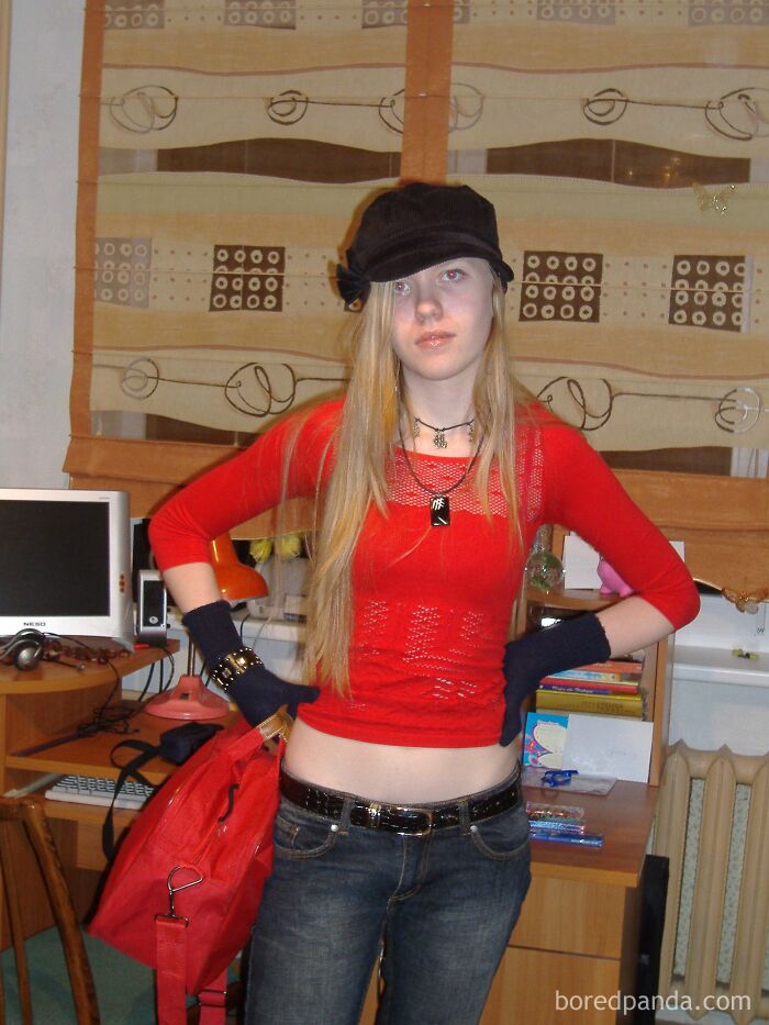 Me, A 14yo In 2006. I Thought I Looked Very 'Cool' With My Avril Lavigne Type Of Look. Wtf Was The Fashion With Those Extreme Low Cut Pants????